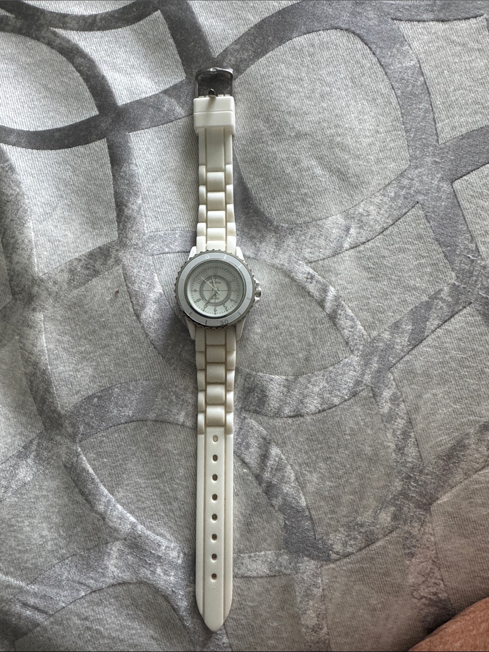 Geneva White Silicone Fashion Watch